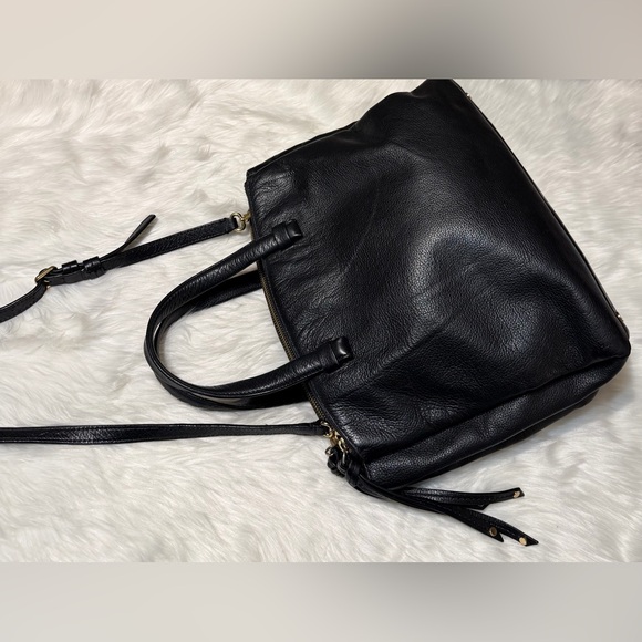 Banana Republic Handbags - Banana Republic Vintage Hartford Satchel Leather Tote